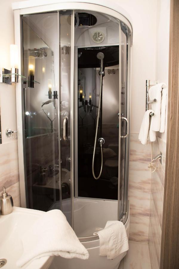 Mini Elegant Hotel Kiev Exterior foto