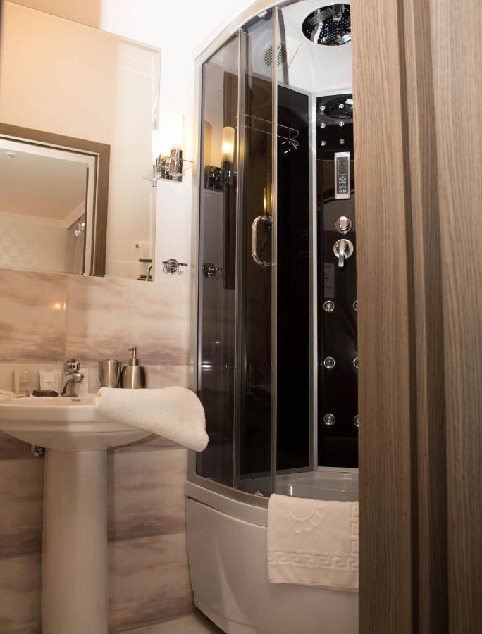 Mini Elegant Hotel Kiev Exterior foto