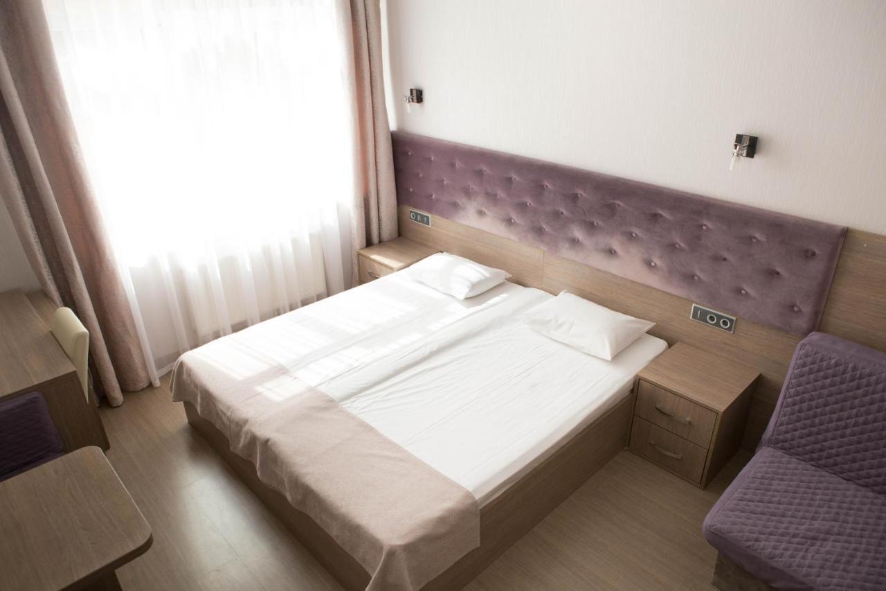Mini Elegant Hotel Kiev Exterior foto